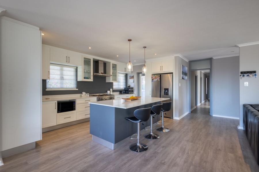 5 Bedroom Property for Sale in Upper Robberg Western Cape